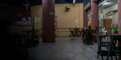 Abrasel questiona proibição de ‘retirada no local’ em restaurantes de BH Abrasel questiona proibição de ‘retirada no local’ em restaurantes de BH
